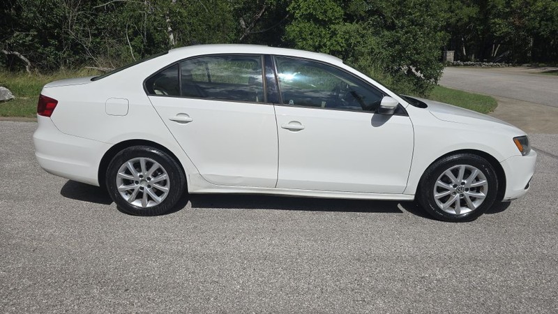 Volkswagen JETTA Vehicle Image 7