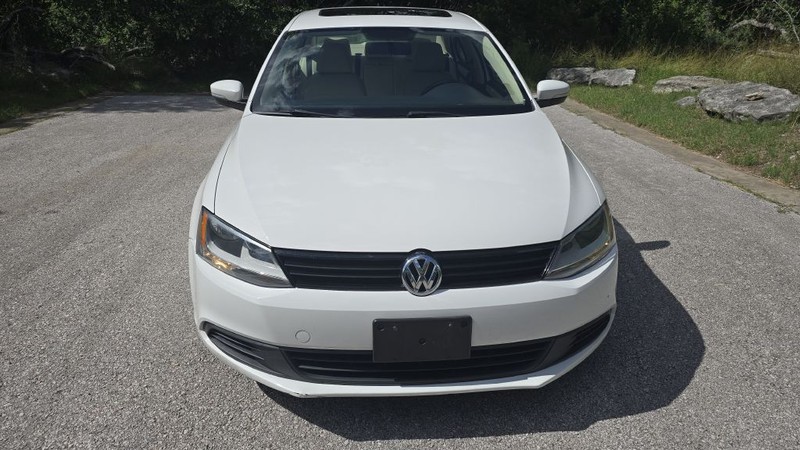 Volkswagen JETTA Vehicle Image 9