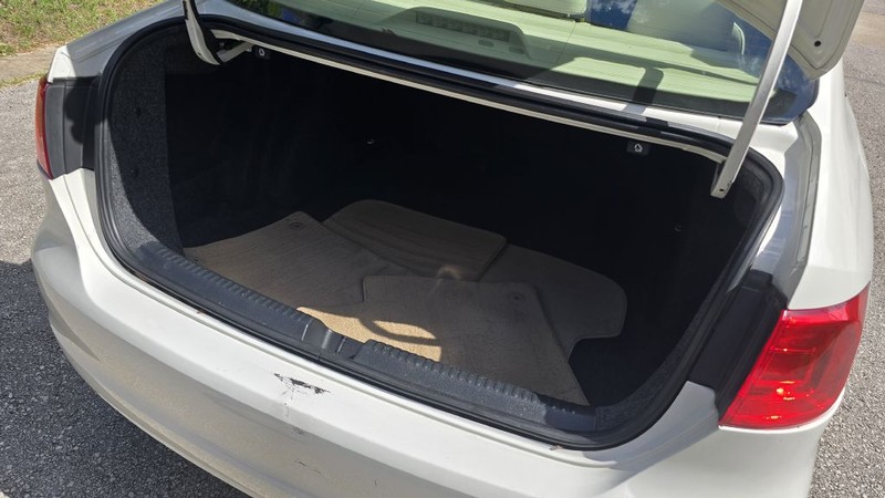 Volkswagen JETTA Vehicle Image 13