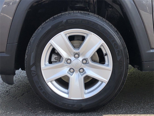 Jeep Compass Vehicle Full-screen Gallery Image 9