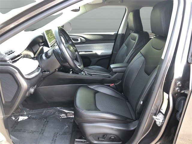 Jeep Compass Vehicle Full-screen Gallery Image 13