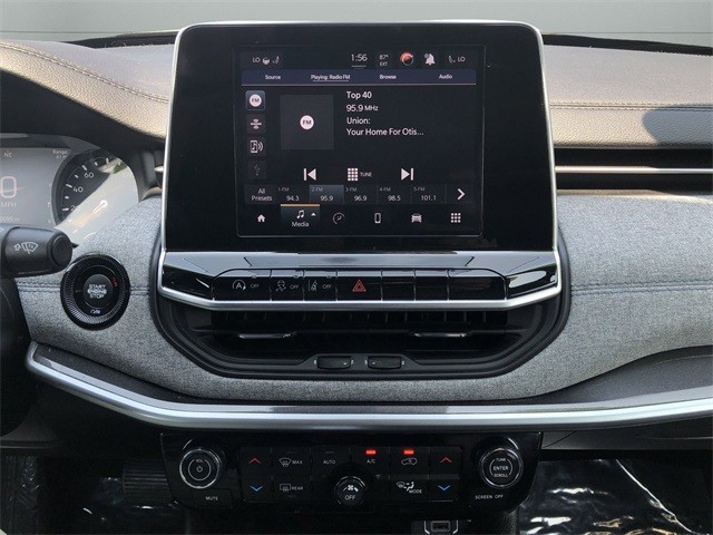 Jeep Compass Vehicle Full-screen Gallery Image 18