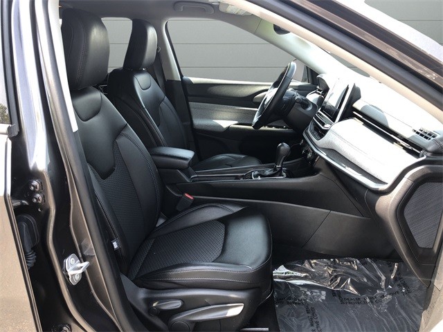 Jeep Compass Vehicle Full-screen Gallery Image 23