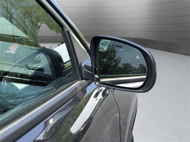 Jeep Compass Vehicle Full-screen Gallery Image 24