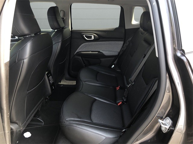 Jeep Compass Vehicle Full-screen Gallery Image 25