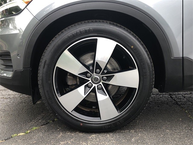 Volvo XC40 Vehicle Full-screen Gallery Image 9