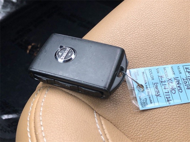 Volvo XC40 Vehicle Full-screen Gallery Image 10