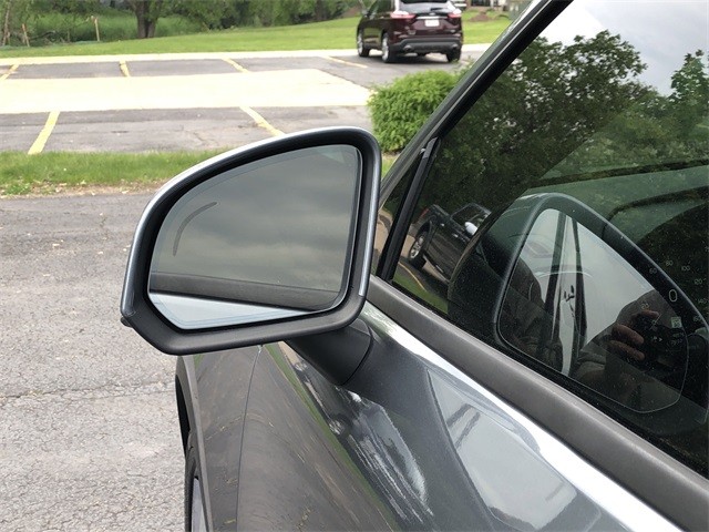 Volvo XC40 Vehicle Full-screen Gallery Image 11