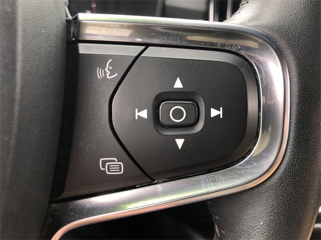 Volvo XC40 Vehicle Full-screen Gallery Image 16