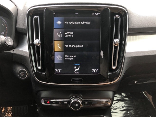 Volvo XC40 Vehicle Full-screen Gallery Image 18