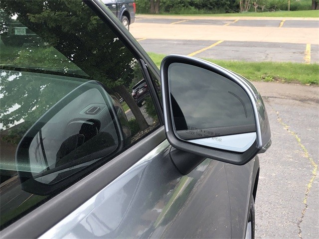 Volvo XC40 Vehicle Full-screen Gallery Image 24