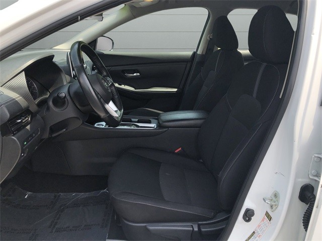 Nissan Sentra Vehicle Full-screen Gallery Image 9