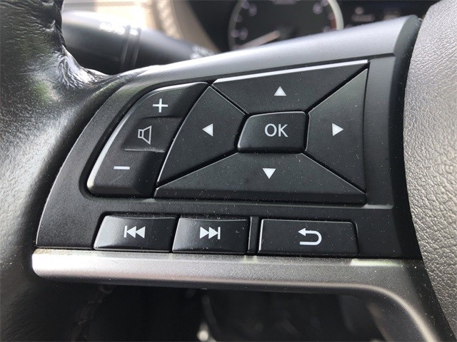 Nissan Sentra Vehicle Full-screen Gallery Image 11