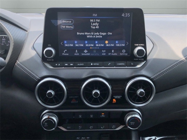 Nissan Sentra Vehicle Full-screen Gallery Image 14