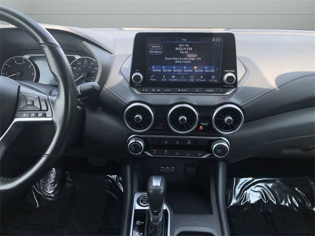 Nissan Sentra Vehicle Full-screen Gallery Image 15