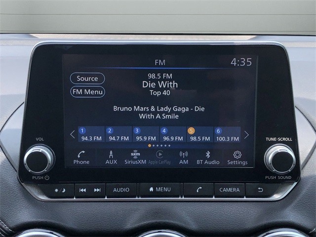 Nissan Sentra Vehicle Full-screen Gallery Image 16