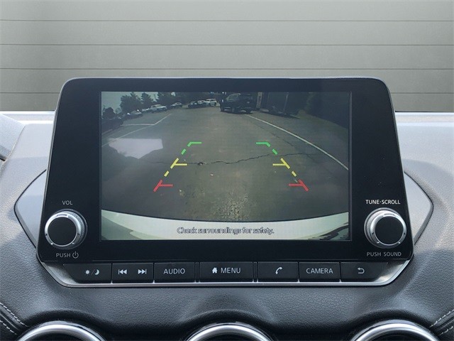 Nissan Sentra Vehicle Full-screen Gallery Image 17