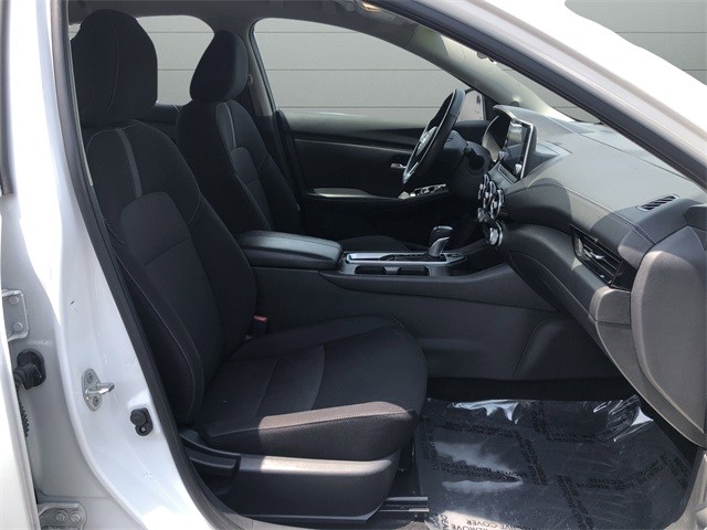 Nissan Sentra Vehicle Full-screen Gallery Image 19