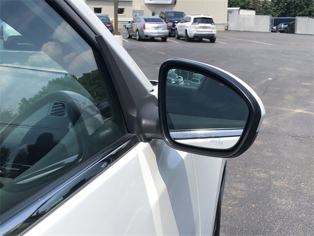 Nissan Sentra Vehicle Full-screen Gallery Image 24