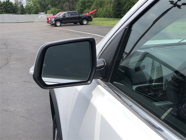 GMC Acadia Vehicle Full-screen Gallery Image 11