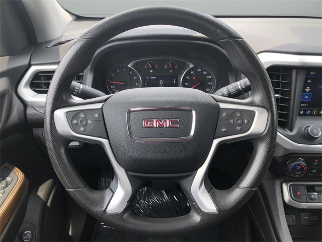 GMC Acadia Vehicle Full-screen Gallery Image 14