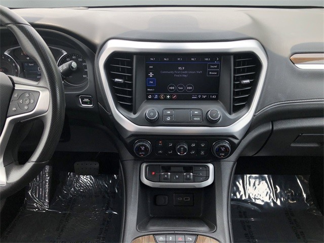 GMC Acadia Vehicle Full-screen Gallery Image 19