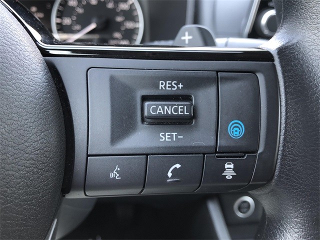 Nissan Rogue Vehicle Full-screen Gallery Image 14