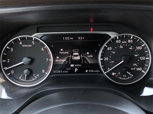 Nissan Rogue Vehicle Full-screen Gallery Image 16