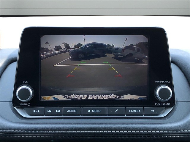 Nissan Rogue Vehicle Full-screen Gallery Image 17