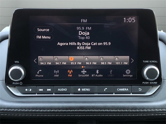 Nissan Rogue Vehicle Full-screen Gallery Image 18