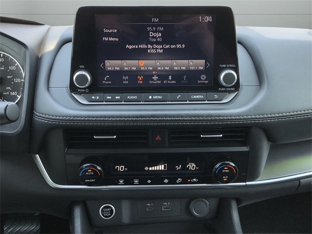 Nissan Rogue Vehicle Full-screen Gallery Image 19