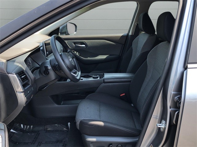 Nissan Rogue Vehicle Full-screen Gallery Image 25