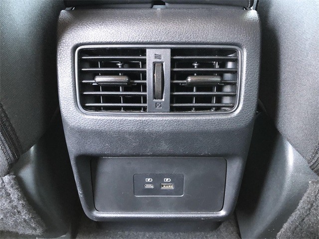 Nissan Rogue Vehicle Full-screen Gallery Image 26