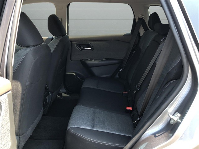 Nissan Rogue Vehicle Full-screen Gallery Image 27