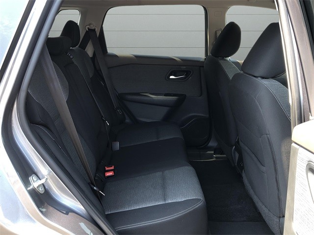 Nissan Rogue Vehicle Full-screen Gallery Image 28