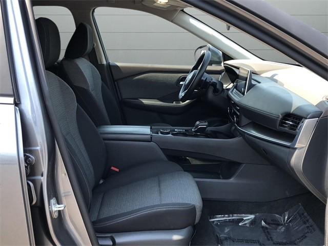 Nissan Rogue Vehicle Full-screen Gallery Image 29