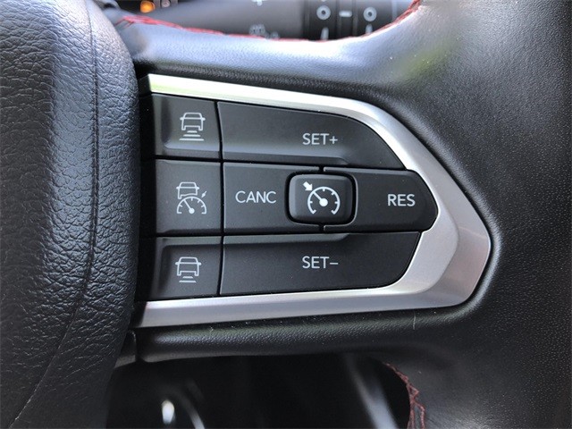 Jeep Compass Vehicle Full-screen Gallery Image 12