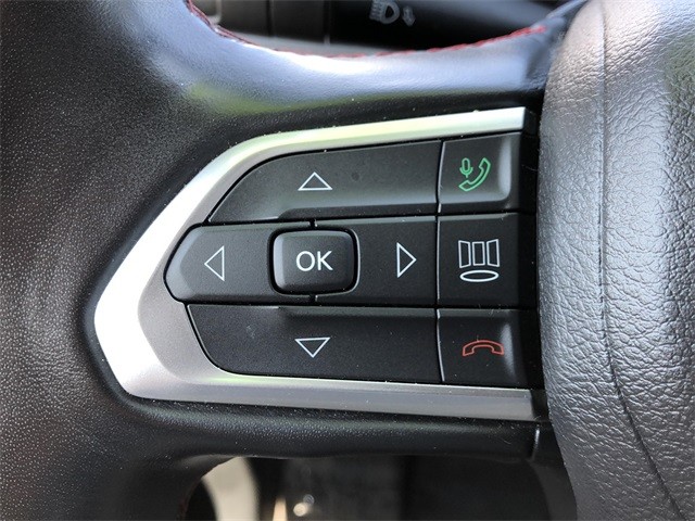 Jeep Compass Vehicle Full-screen Gallery Image 13