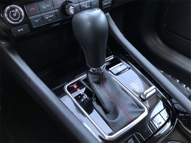 Jeep Compass Vehicle Full-screen Gallery Image 15