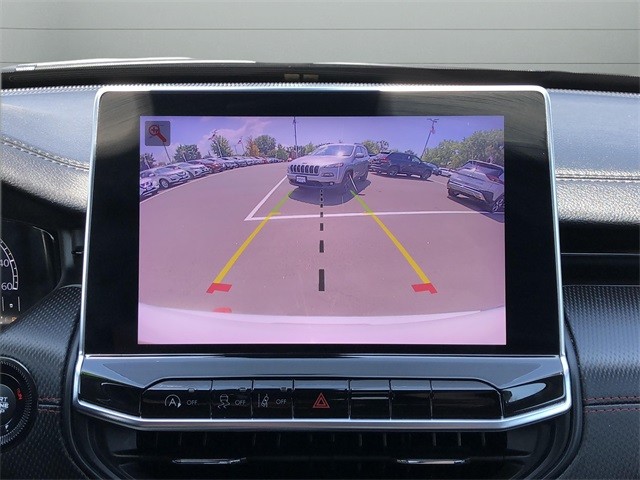 Jeep Compass Vehicle Full-screen Gallery Image 16