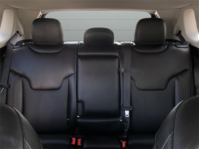 Jeep Compass Vehicle Full-screen Gallery Image 21