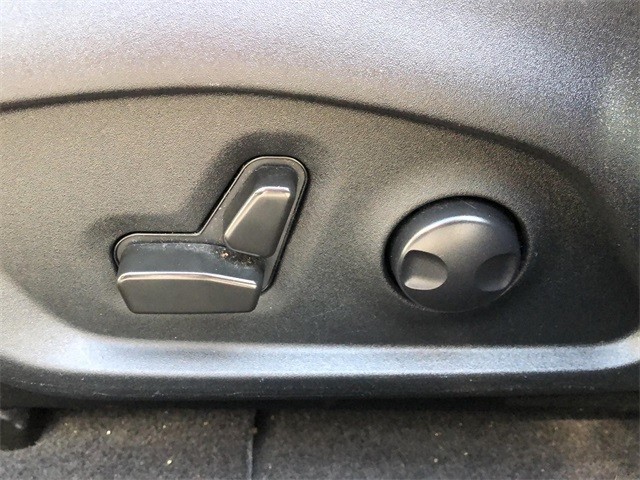 Jeep Compass Vehicle Full-screen Gallery Image 24