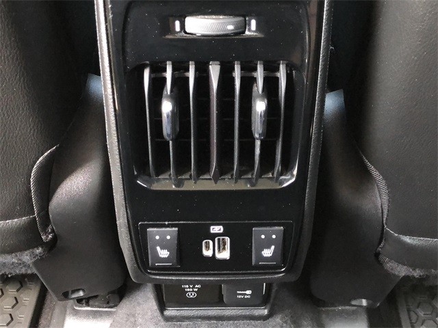 Jeep Compass Vehicle Full-screen Gallery Image 26