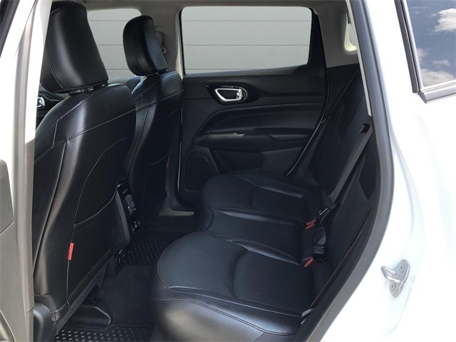 Jeep Compass Vehicle Full-screen Gallery Image 27