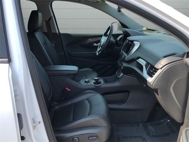 GMC Terrain Vehicle Full-screen Gallery Image 15