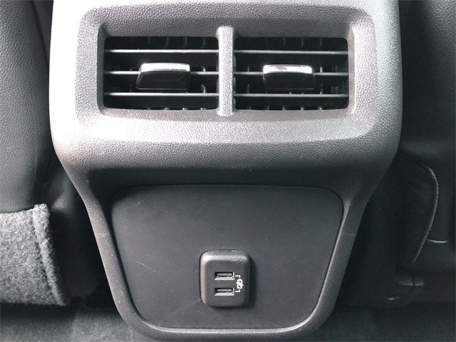 GMC Terrain Vehicle Full-screen Gallery Image 17