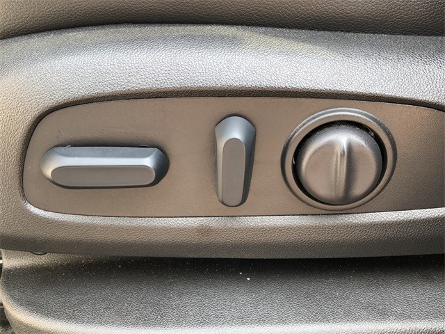 GMC Terrain Vehicle Full-screen Gallery Image 27