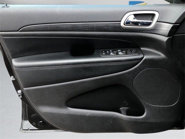 Jeep Grand Cherokee Vehicle Full-screen Gallery Image 11