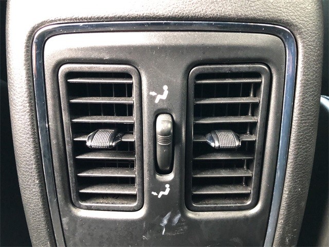 Jeep Grand Cherokee Vehicle Full-screen Gallery Image 17