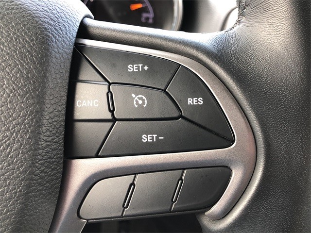 Jeep Grand Cherokee Vehicle Full-screen Gallery Image 18